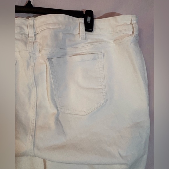 Torrid White Vintage stretch Crop Jeans - Picture 14 of 15